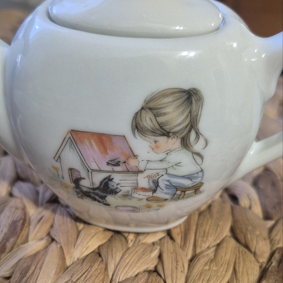 Vintage Child's White Teapot and Cup Set with Illustration - Picture 5 of 7